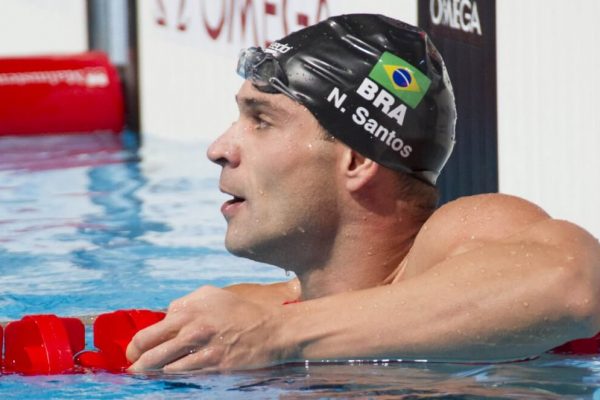 นักว่ายน้ำชายบราซิลกับความแข็งแกร่งในระยะสั้นและผลัด